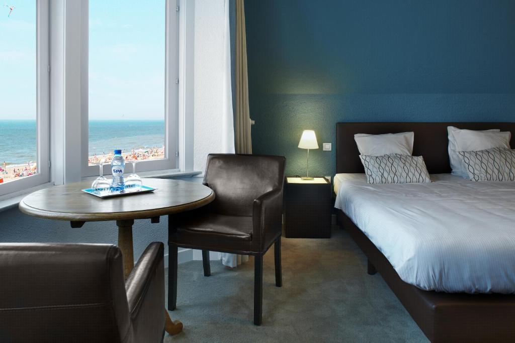 Beach Hotel De Haan Room photo